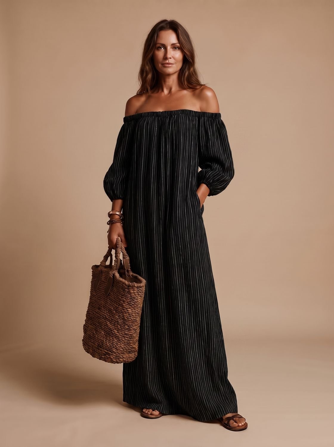 Detalle del escote fruncido de hombros descubiertos del vestido boho