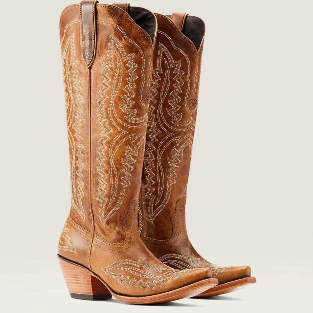 Botas camperas de mujer en color a juego con vestido floral