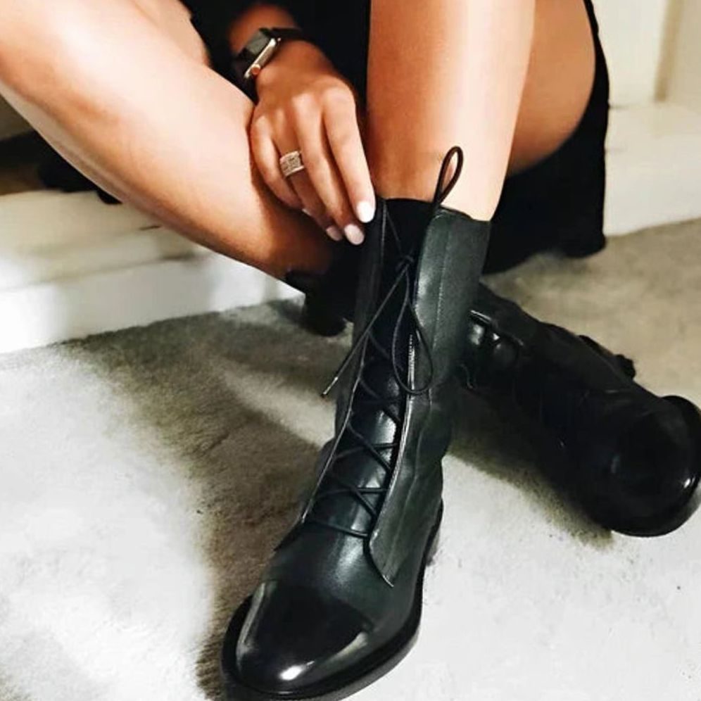 Botines ODESSIA combinados con vaqueros para look casual