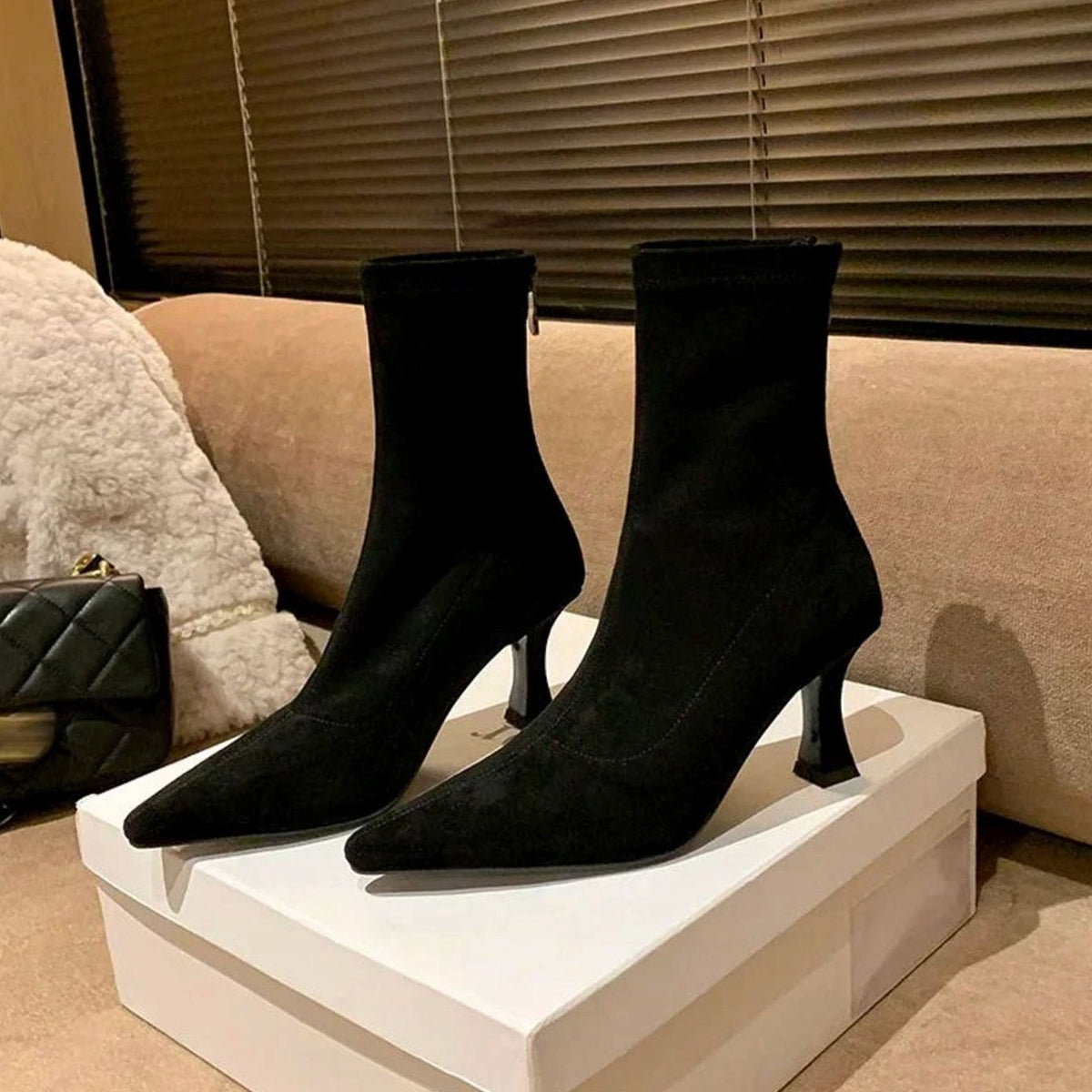 Vista trasera de los botines calcetín con tacón bajo
